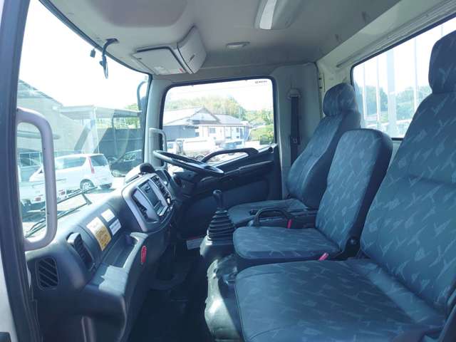 日野自動車レンジャー 4トン平ボディ 210馬力(カタログ値)|中古トラックの販売・買取・査定のアイナビ