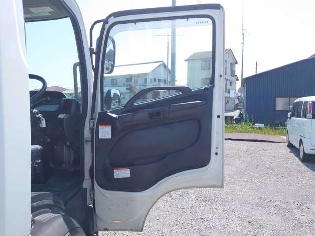 日野自動車レンジャー 4トン平ボディ 210馬力(カタログ値)|中古トラックの販売・買取・査定のアイナビ