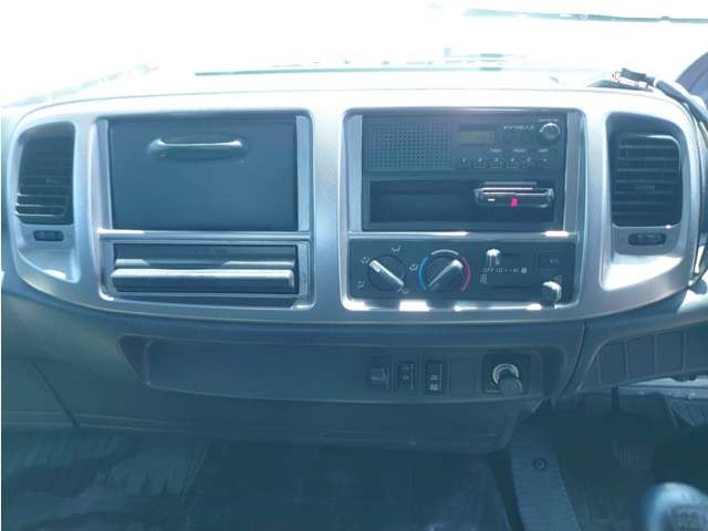 日野自動車レンジャー 4トン平ボディ 210馬力(カタログ値)|中古トラックの販売・買取・査定のアイナビ