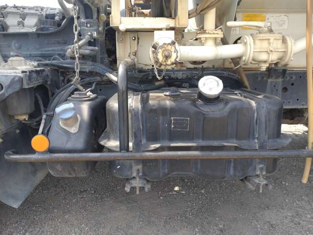 三菱ふそうファイタータンクローリー 2層4KL 消防書類有り|中古トラックの販売・買取・査定のアイナビ