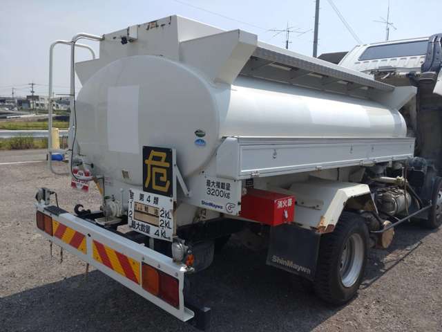 三菱ふそうファイタータンクローリー 2層4KL 消防書類有り|中古トラックの販売・買取・査定のアイナビ