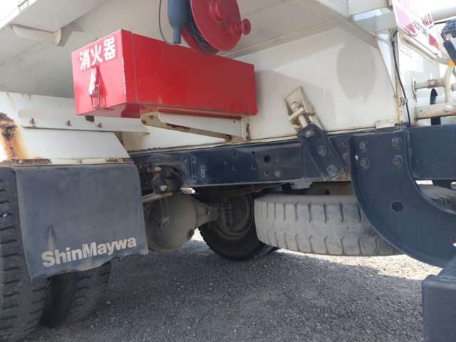 三菱ふそうファイタータンクローリー 2層4KL 消防書類有り|中古トラックの販売・買取・査定のアイナビ