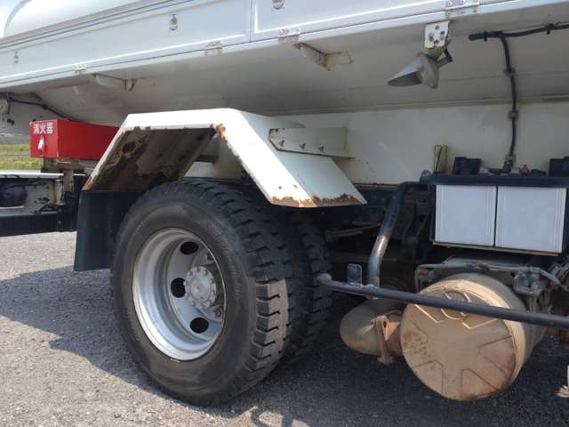 三菱ふそうファイタータンクローリー 2層4KL 消防書類有り|中古トラックの販売・買取・査定のアイナビ