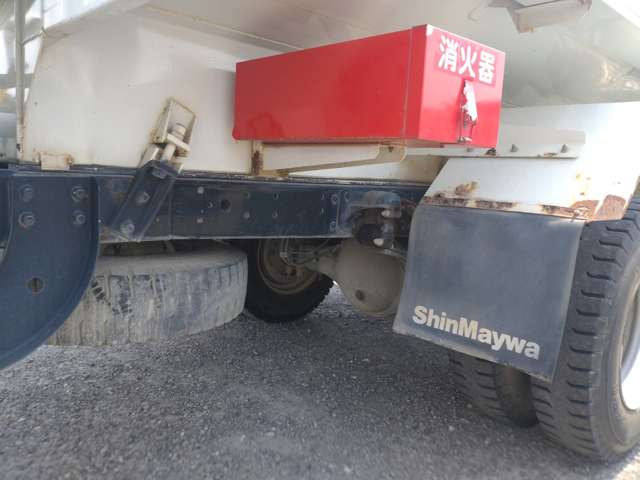 三菱ふそうファイタータンクローリー 2層4KL 消防書類有り|中古トラックの販売・買取・査定のアイナビ