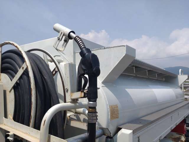 三菱ふそうファイタータンクローリー 2層4KL 消防書類有り|中古トラックの販売・買取・査定のアイナビ