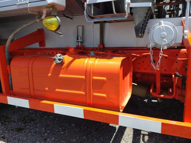 日野自動車デュトロタンクローリー 1層3KL 消防書類有り|中古トラックの販売・買取・査定のアイナビ