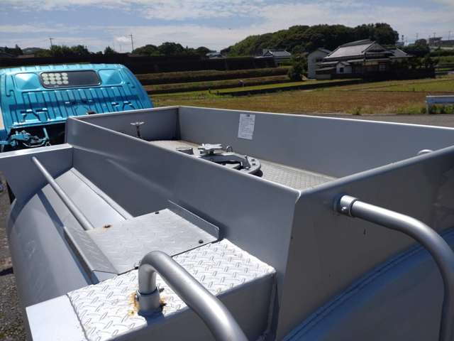日野自動車デュトロタンクローリー 1層3KL 消防書類有り|中古トラックの販売・買取・査定のアイナビ