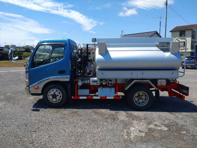 日野自動車デュトロタンクローリー 1層3KL 消防書類有り|中古トラックの販売・買取・査定のアイナビ