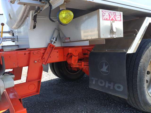 日野自動車デュトロタンクローリー 1層3KL 消防書類有り|中古トラックの販売・買取・査定のアイナビ