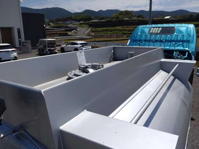 日野自動車デュトロタンクローリー 1層3KL 消防書類有り|中古トラックの販売・買取・査定のアイナビ