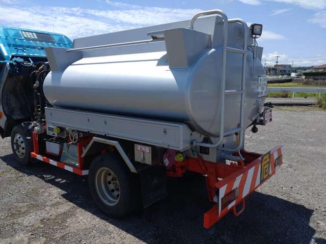 日野自動車デュトロタンクローリー 1層3KL 消防書類有り|中古トラックの販売・買取・査定のアイナビ