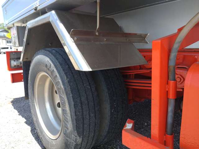 日野自動車デュトロタンクローリー 1層3KL 消防書類有り|中古トラックの販売・買取・査定のアイナビ