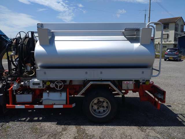 日野自動車デュトロタンクローリー 1層3KL 消防書類有り|中古トラックの販売・買取・査定のアイナビ