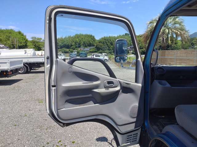 日野自動車デュトロタンクローリー 1層3KL 消防書類有り|中古トラックの販売・買取・査定のアイナビ