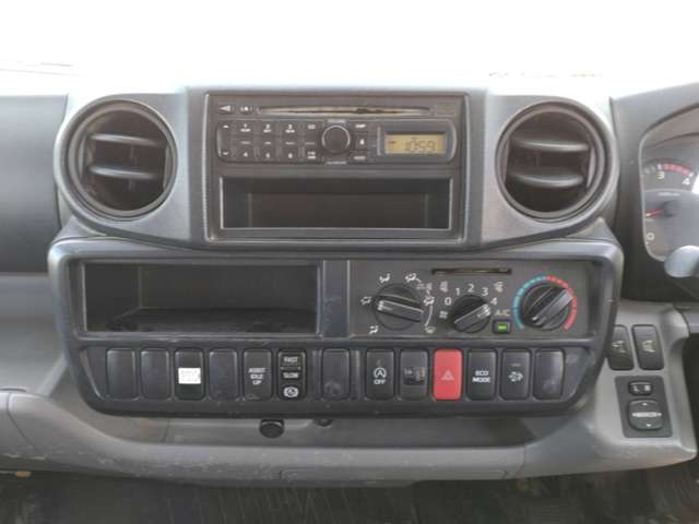 日野自動車デュトロタンクローリー 1層3KL 消防書類有り|中古トラックの販売・買取・査定のアイナビ