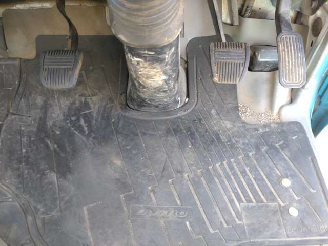 日野自動車デュトロタンクローリー 1層3KL 消防書類有り|中古トラックの販売・買取・査定のアイナビ