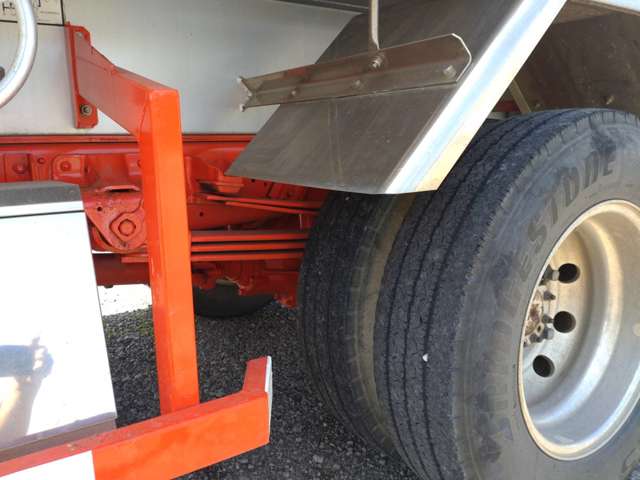 日野自動車デュトロタンクローリー 1層3KL 消防書類有り|中古トラックの販売・買取・査定のアイナビ