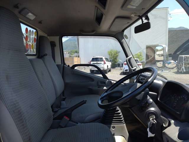 日野自動車デュトロタンクローリー 1層3KL 消防書類有り|中古トラックの販売・買取・査定のアイナビ