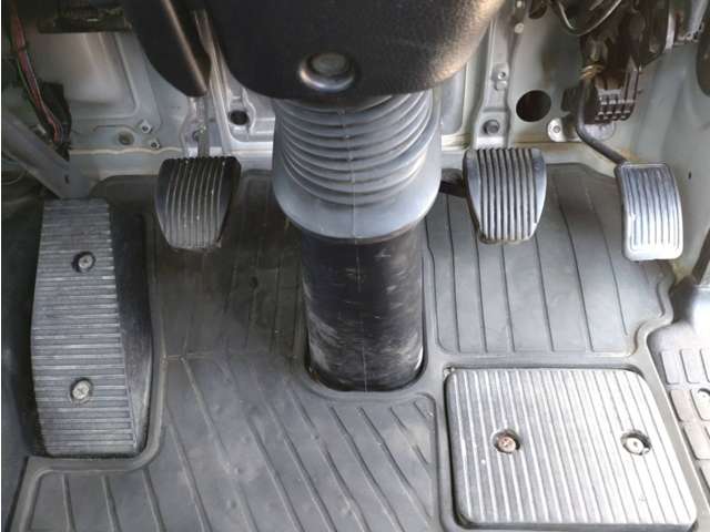 日野自動車レンジャー4トンユニック 4段クレーン ラジコン付|中古トラックの販売・買取・査定のアイナビ