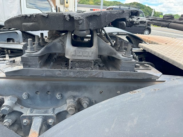 平成25年式☆いすゞギガトラクタヘッド 第五輪荷重11,400t|中古トラックの販売・買取・査定のアイナビ