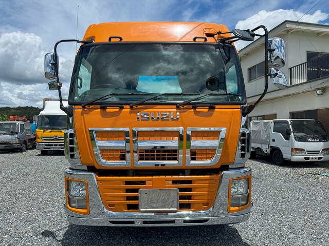 平成25年式☆いすゞギガトラクタヘッド 第五輪荷重11,400t|中古トラックの販売・買取・査定のアイナビ