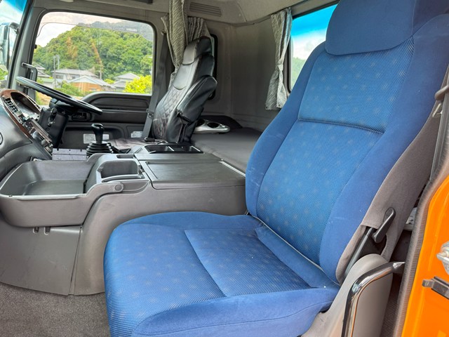 平成25年式☆いすゞギガトラクタヘッド 第五輪荷重11,400t|中古トラックの販売・買取・査定のアイナビ