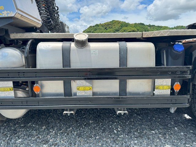 平成25年式☆いすゞギガトラクタヘッド 第五輪荷重11,400t|中古トラックの販売・買取・査定のアイナビ
