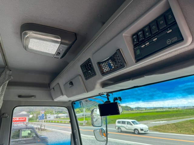 平成25年式☆いすゞギガトラクタヘッド 第五輪荷重11,400t|中古トラックの販売・買取・査定のアイナビ