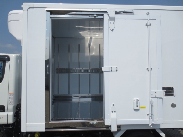 三菱キャンター低温冷蔵冷凍車|中古トラックの販売・買取・査定のアイナビ