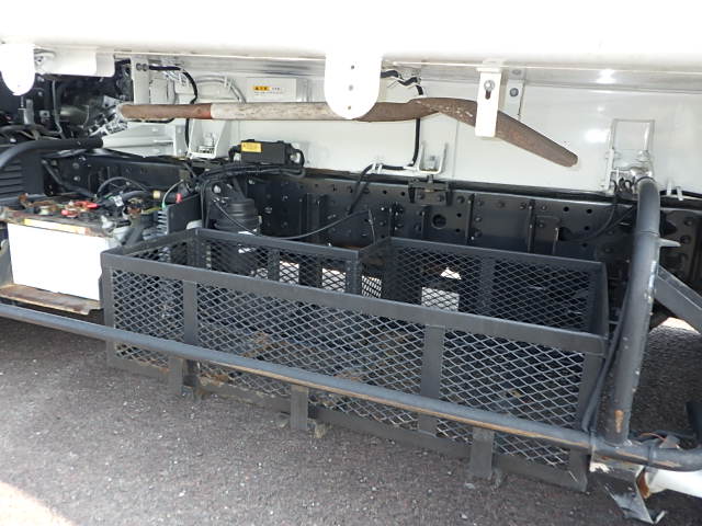 UDトラックス 平成29年式 塵芥車 6.0㎥ プレス式 新明和製|中古トラックの販売・買取・査定のアイナビ