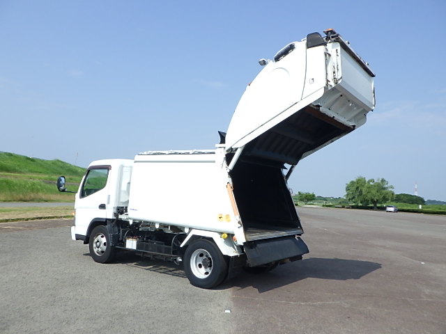 UDトラックス 平成29年式 塵芥車 6.0㎥ プレス式 新明和製|中古トラックの販売・買取・査定のアイナビ