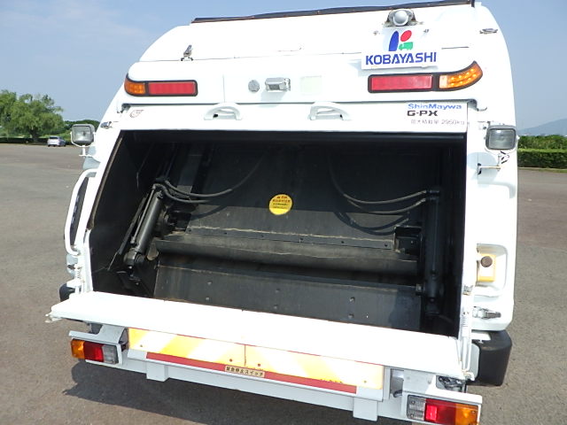 UDトラックス 平成29年式 塵芥車 6.0㎥ プレス式 新明和製|中古トラックの販売・買取・査定のアイナビ