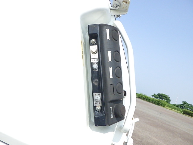 UDトラックス 平成29年式 塵芥車 6.0㎥ プレス式 新明和製|中古トラックの販売・買取・査定のアイナビ