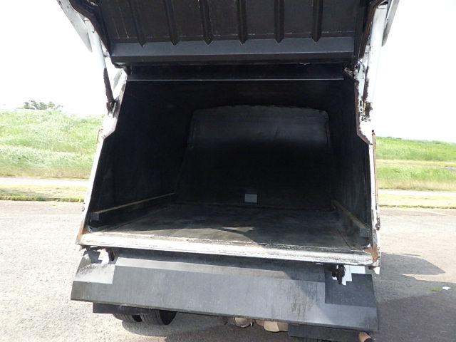 UDトラックス 平成29年式 塵芥車 6.0㎥ プレス式 新明和製|中古トラックの販売・買取・査定のアイナビ