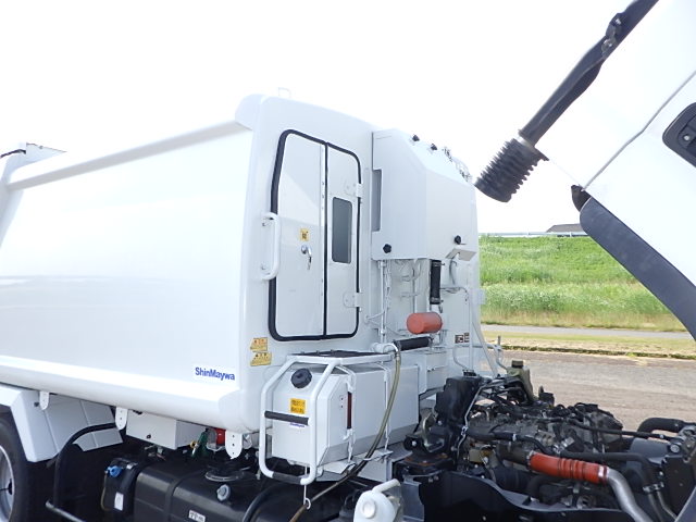 UDトラックス 平成29年式 塵芥車 6.0㎥ プレス式 新明和製|中古トラックの販売・買取・査定のアイナビ