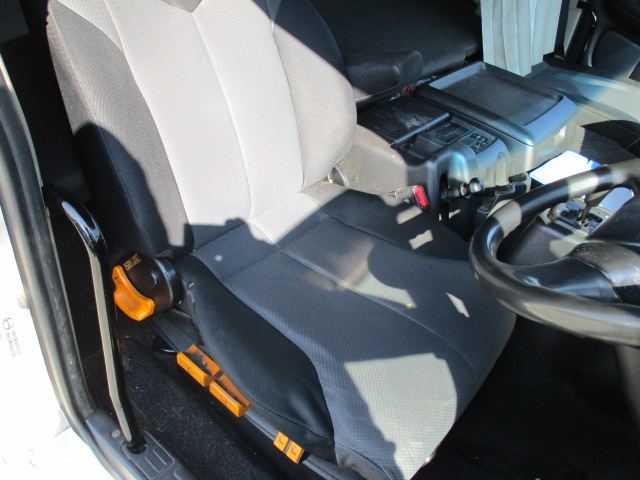 H27年式 プロフィア 3軸 冷蔵冷凍車 格納PG付!!|中古トラックの販売・買取・査定のアイナビ