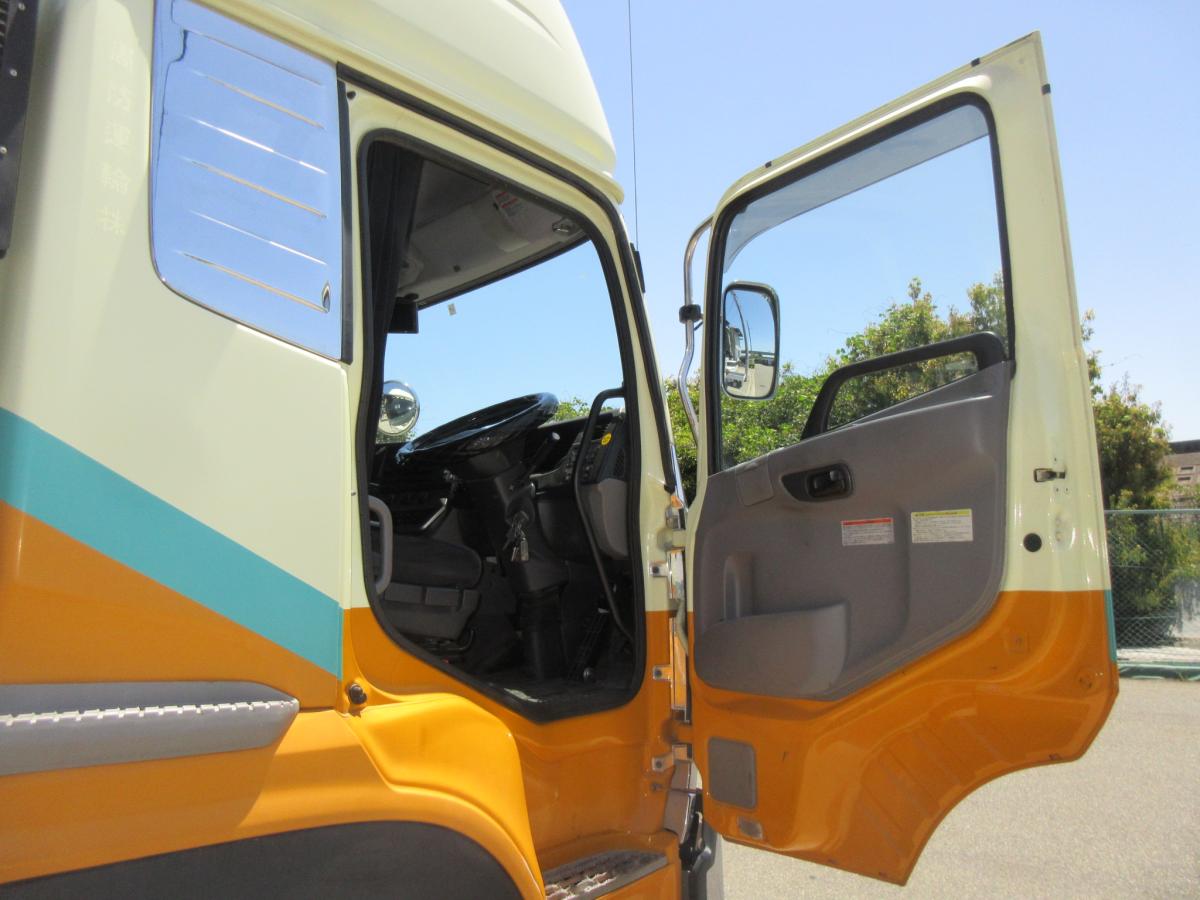 2PGクオン11.5トンハイルーフトラクタ|中古トラックの販売・買取・査定のアイナビ