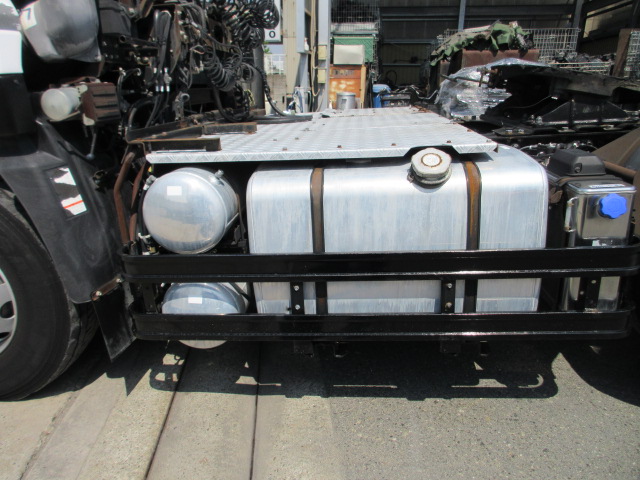 高馬力クオン11.5トンハイルーフトラクタ|中古トラックの販売・買取・査定のアイナビ