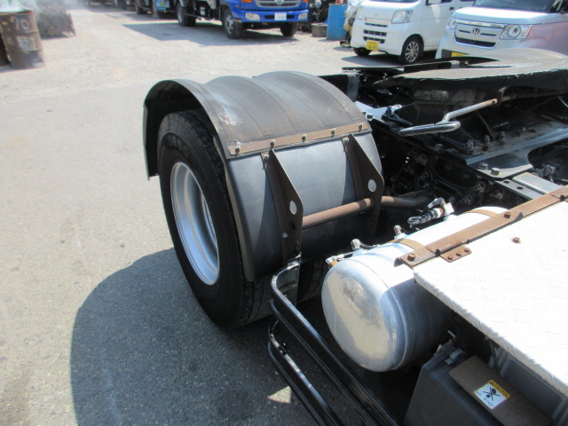 高馬力クオン11.5トンハイルーフトラクタ|中古トラックの販売・買取・査定のアイナビ