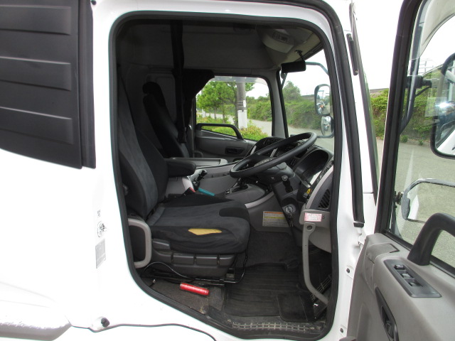 高馬力クオン11.5トンハイルーフトラクタ|中古トラックの販売・買取・査定のアイナビ