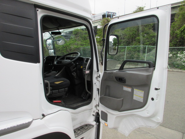 高馬力クオン11.5トンハイルーフトラクタ|中古トラックの販売・買取・査定のアイナビ