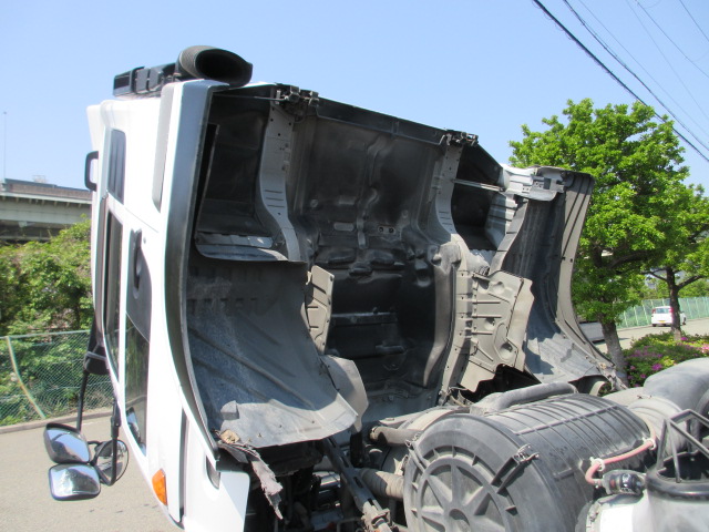 高馬力クオン11.5トンハイルーフトラクタ|中古トラックの販売・買取・査定のアイナビ