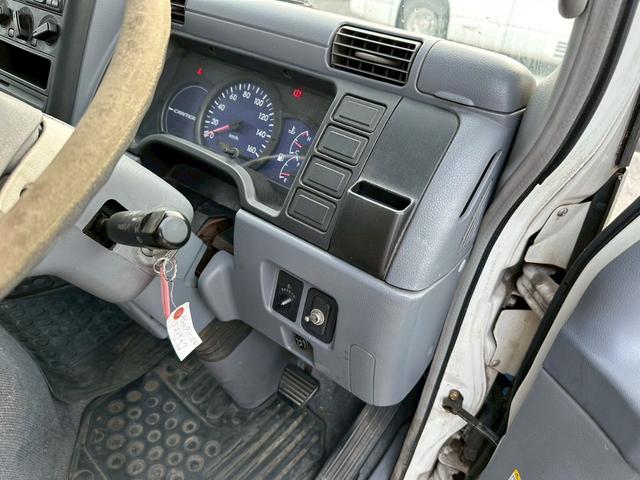 三菱ふそうキャンターガッツ平ボディ|中古トラックの販売・買取・査定のアイナビ