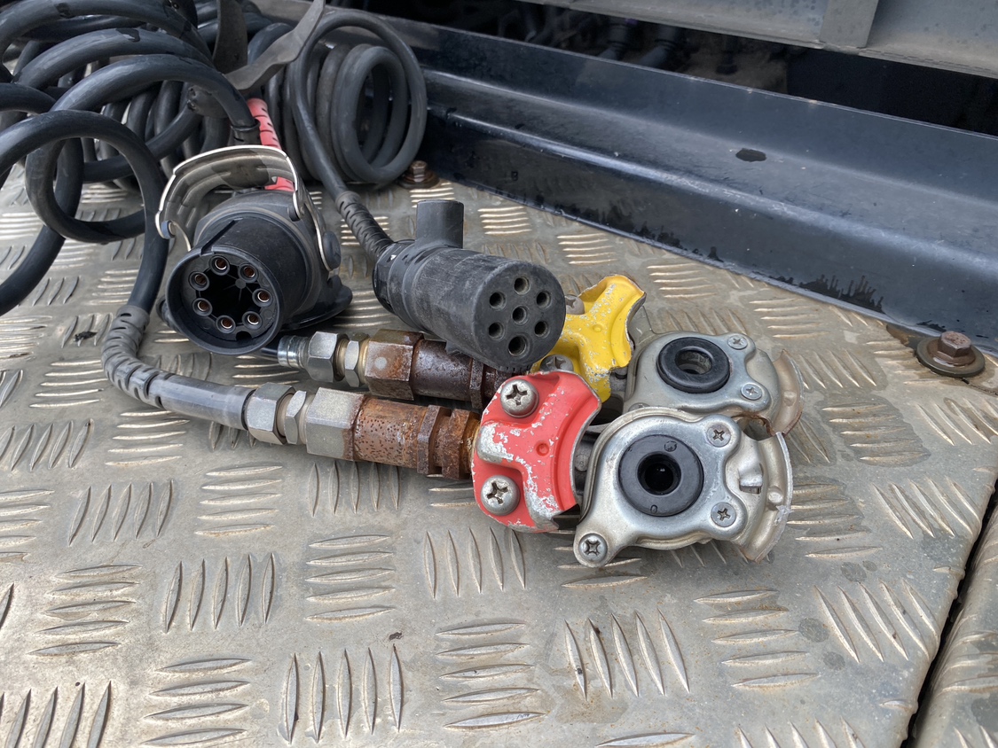 H30年式460馬力ハイルーフトラクタ、車検付|中古トラックの販売・買取・査定のアイナビ