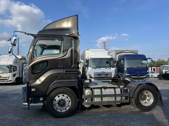 【第五輪荷重11.5t】いすゞギガ/メッキパーツ/ブラック|中古トラックの販売・買取・査定のアイナビ