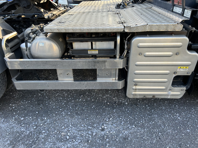 【第五輪荷重11.5t】いすゞギガ/メッキパーツ/ブラック|中古トラックの販売・買取・査定のアイナビ