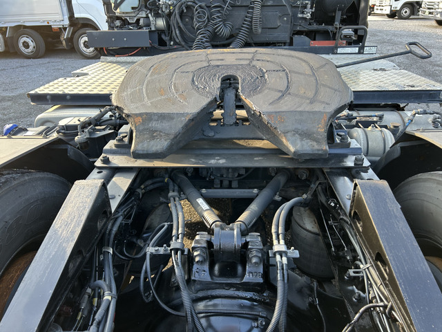 【第五輪荷重11.5t】いすゞギガ/メッキパーツ/ブラック|中古トラックの販売・買取・査定のアイナビ