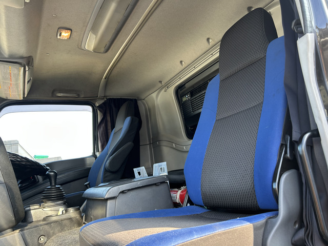 【第五輪荷重11.5t】いすゞギガ/メッキパーツ/ブラック|中古トラックの販売・買取・査定のアイナビ