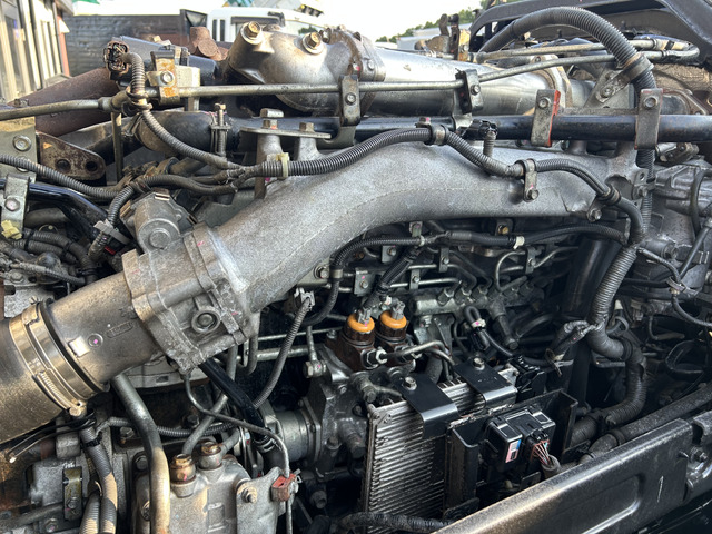 【第五輪荷重11.5t】いすゞギガ/メッキパーツ/ブラック|中古トラックの販売・買取・査定のアイナビ