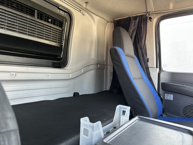 【第五輪荷重11.5t】いすゞギガ/メッキパーツ/ブラック|中古トラックの販売・買取・査定のアイナビ